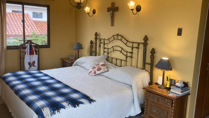 CASA EN AVENIDA GABRIELA MISTRAL:  5d 2b 8e