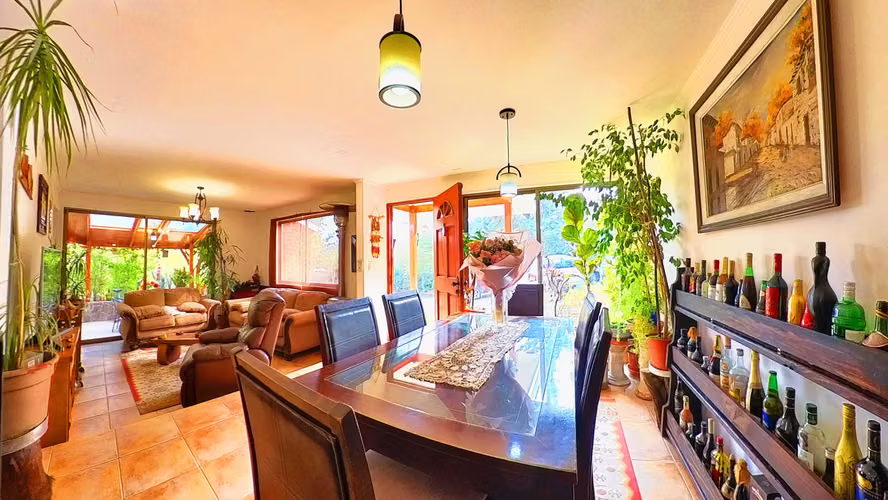 Casa con gran terreno en zona Tranquila (167956)