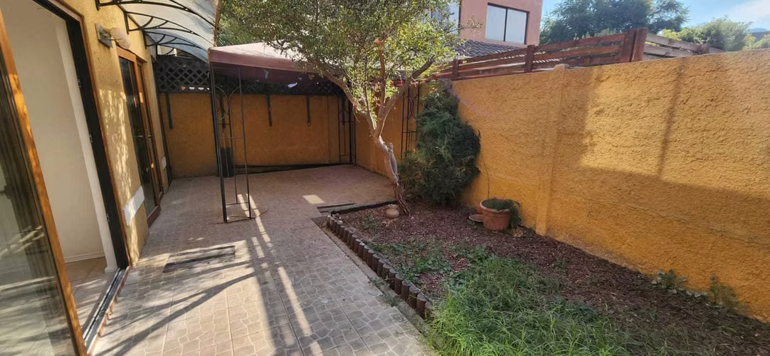 Casa Familiar con terraza y Jardín (168000)