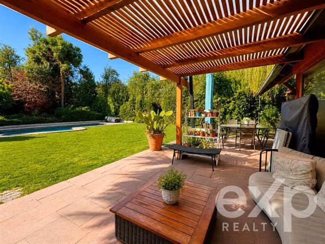 Casa con Gran Terreno y Piscina El Huinganal - Imagen 2