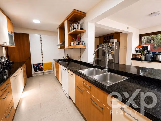 Casa con Gran Terreno y Piscina El Huinganal - Imagen 11