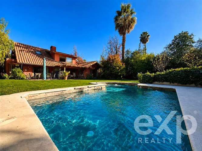 Casa con Gran Terreno y Piscina El Huinganal
