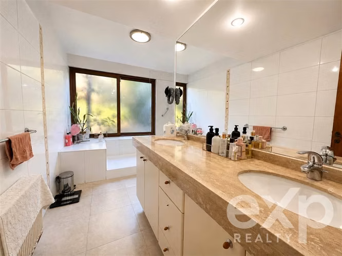 Casa con Gran Terreno y Piscina El Huinganal - Imagen 13