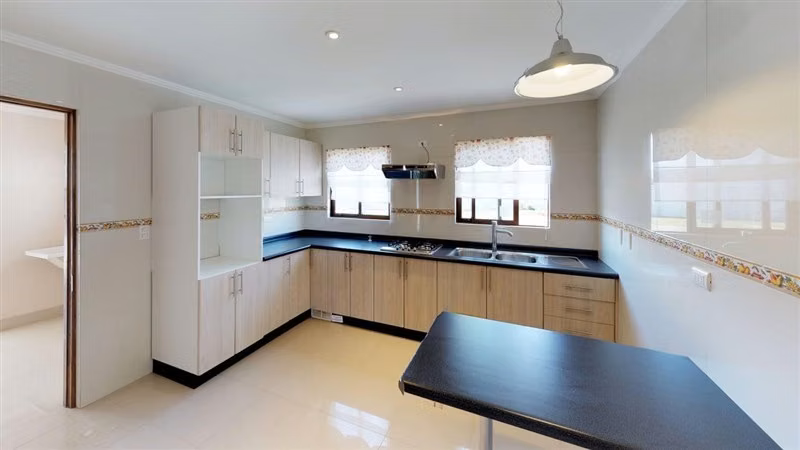 Casa en venta o arriendo de 3 dorm., piscina en Rinconada
