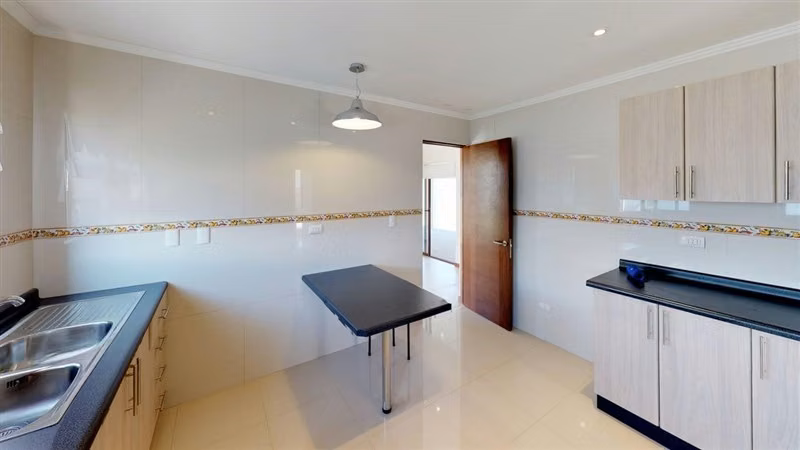 Casa en venta o arriendo de 3 dorm., piscina en Rinconada
