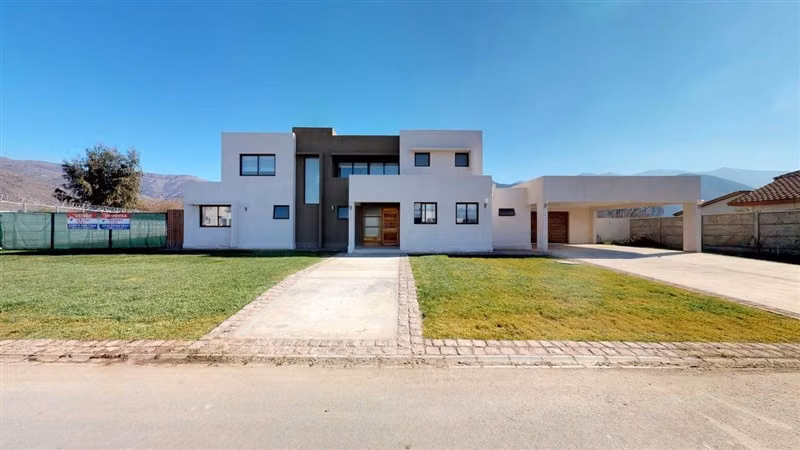 Casa en venta o arriendo de 3 dorm., piscina en Rinconada
