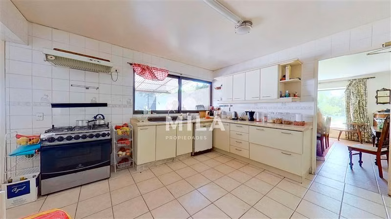 Parcela de 3.7ha, agroresidencial, casa patronal