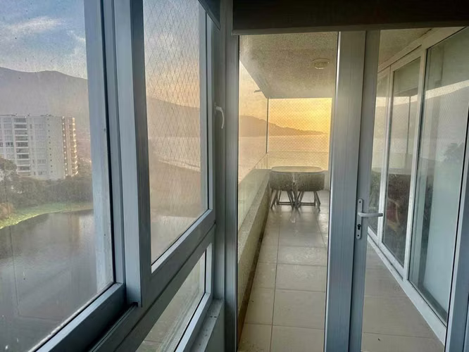 Frente al mar, moderno depto en Papudo. (168060)