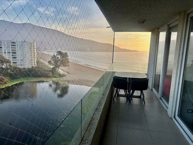Frente al mar, moderno depto en Papudo. (168060)