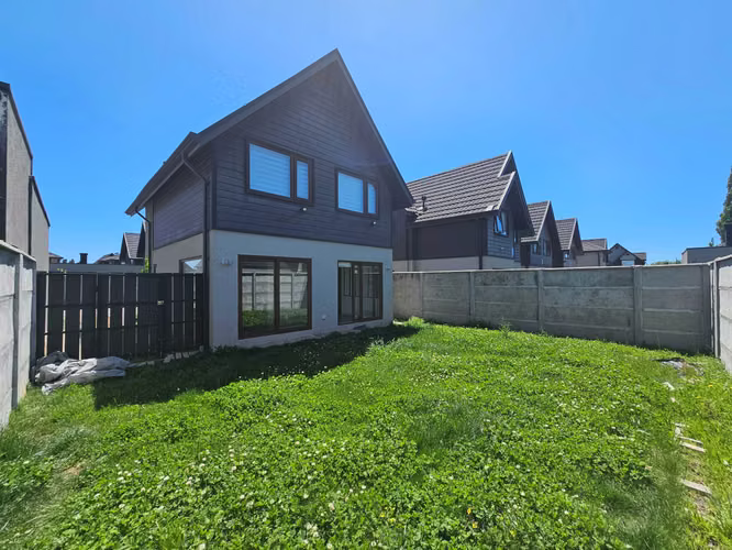 Casa en Arriendo en Condominio Valle de Lluta (167378)