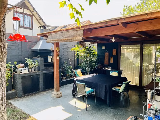 Casa en venta de 3 dorm. en La Reina