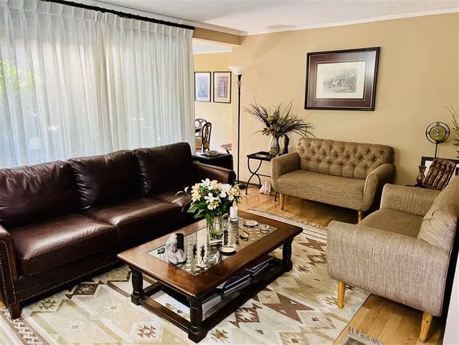 Casa en venta de 3 dorm. en La Reina
