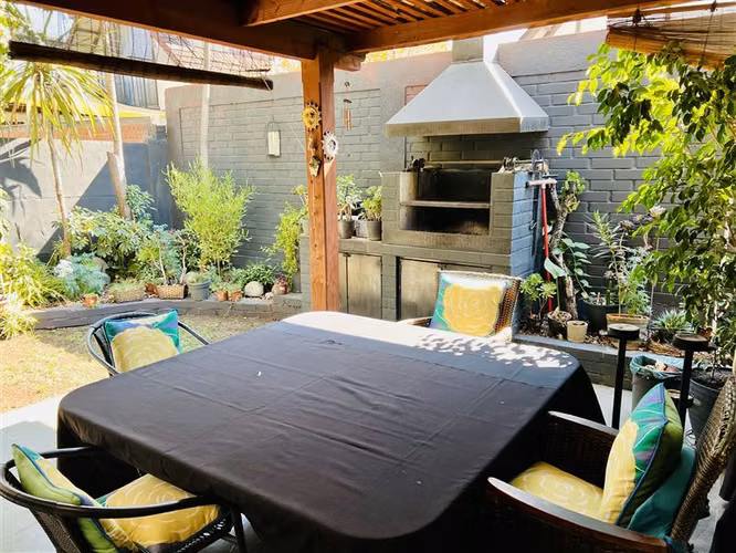 Casa en venta pasaje cerrado de 3 dorm 2 baños en La Reina - Imagen 12
