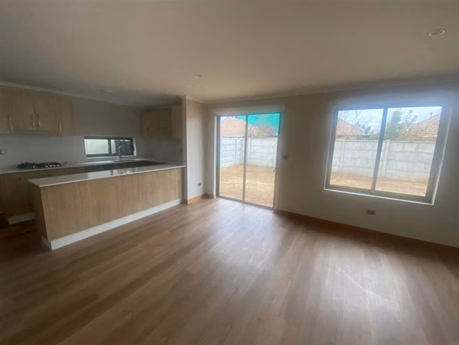 Casa en arriendo de 3 dorm. 2 Baños en Talca