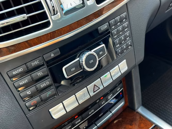 MERCEDES-BENZ E400 AVANTGARDE 3.0 2014