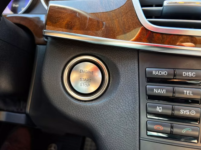 MERCEDES-BENZ E400 AVANTGARDE 3.0 2014