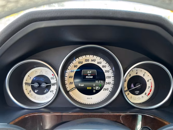 MERCEDES-BENZ E400 AVANTGARDE 3.0 2014