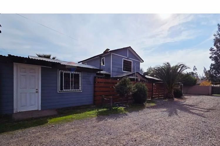 Vendo casa 5 dormitorios 2 baños y depto. indep.