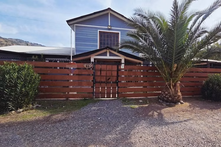 Vendo casa 5 dormitorios 2 baños y depto. indep.