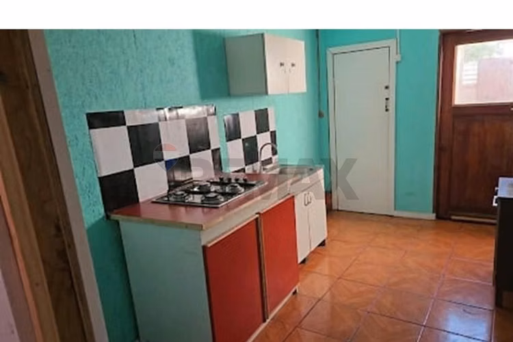 Vendo casa 5 dormitorios 2 baños y depto. indep.