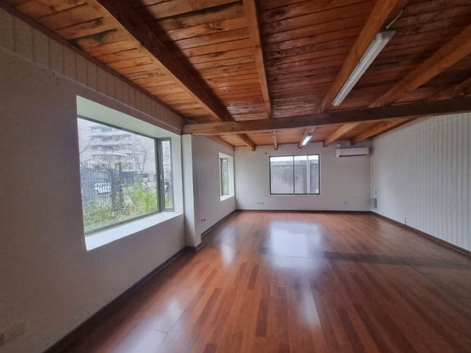 Arriendo amplia casa en Avda. Gabriela Mistral