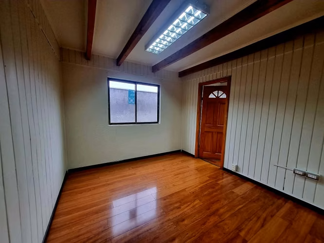 Arriendo amplia casa en Avda. Gabriela Mistral