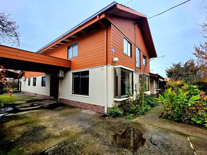 Arriendo amplia casa en Avda. Gabriela Mistral