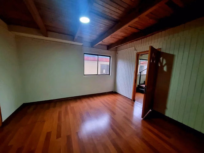 Arriendo amplia casa en Avda. Gabriela Mistral