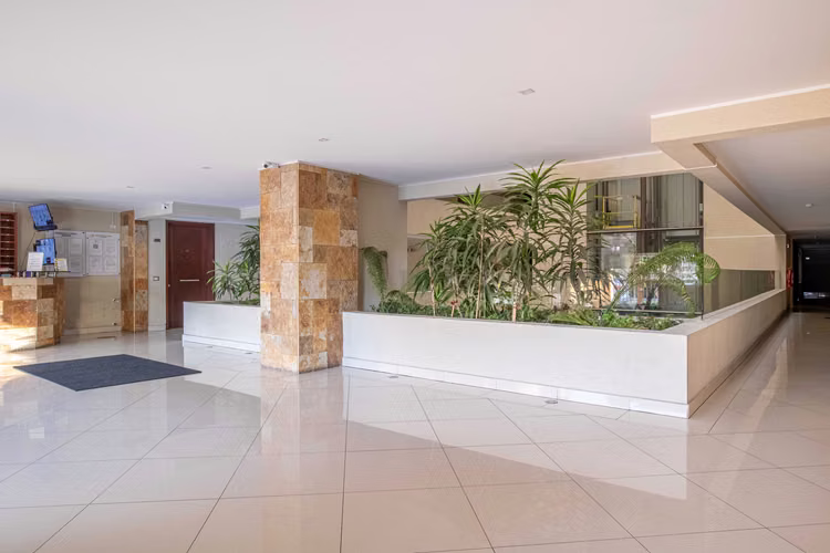 Duplex con Vista Despejada Av. Las Condes (168136)