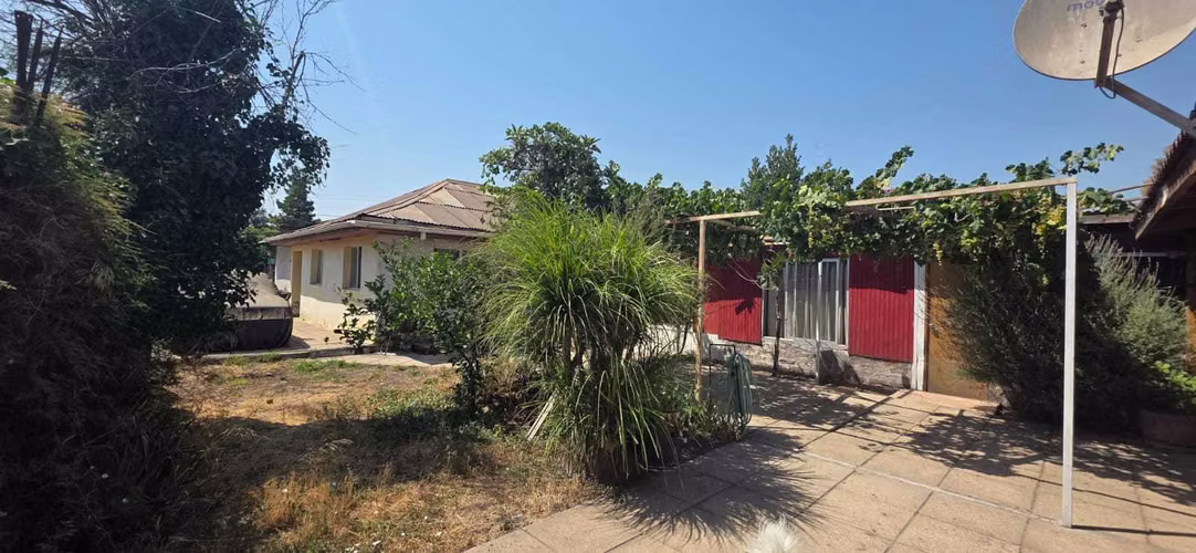 2 Casas en amplio terreno - Metro El Parrón (168125)