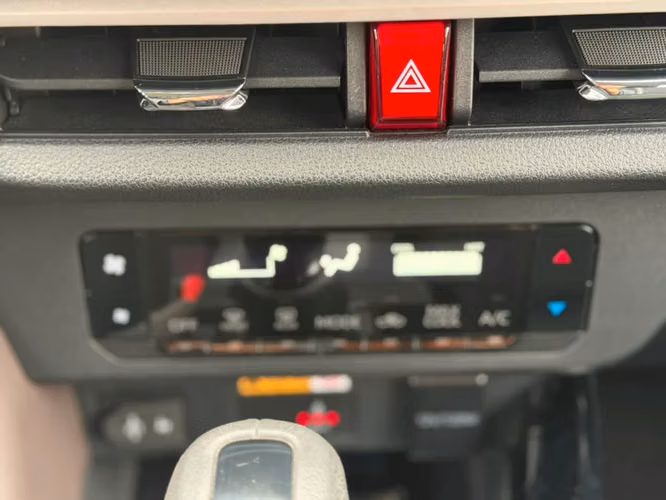 Toyota Yaris 1.5 E 4X2 SDN CVT AT 4P 2024