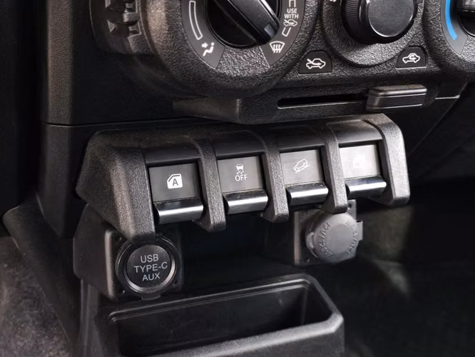 SUZUKI JIMNY 2025