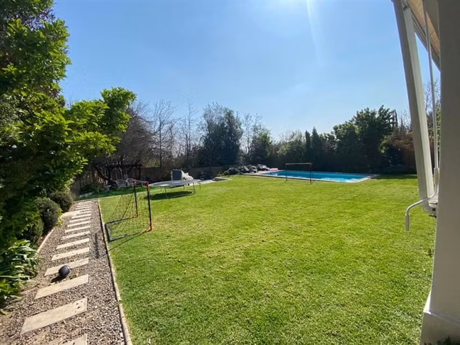Casa en venta de 4 /5 dorm. en Piedra Roja Colina