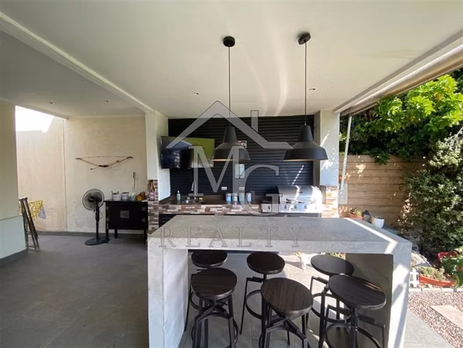 Casa en venta de 4 /5 dorm. en Piedra Roja Colina