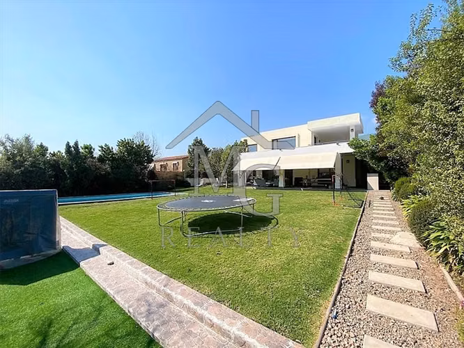 Casa en venta de 4 /5 dorm. en Piedra Roja Colina