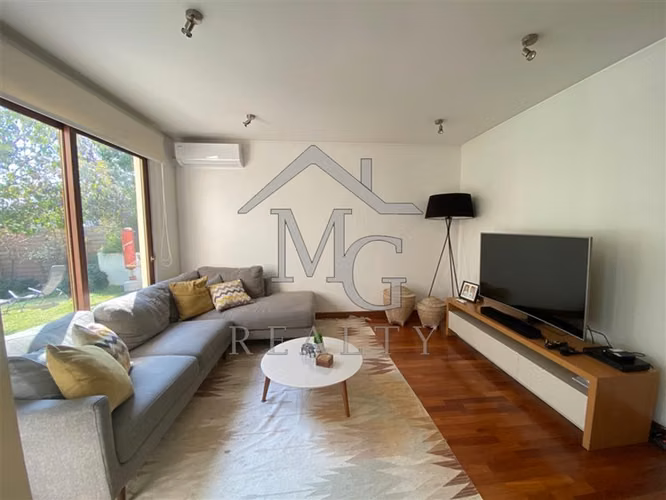 Casa en venta de 4 /5 dorm. en Piedra Roja Colina