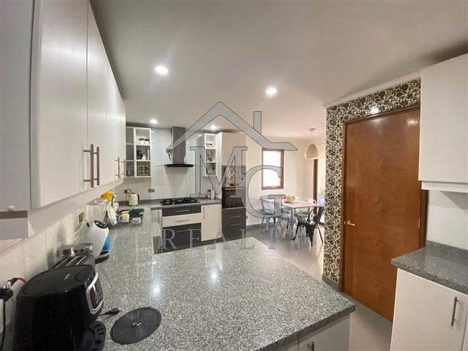 Casa en venta de 4 /5 dorm. en Piedra Roja Colina