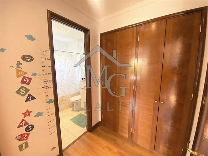 Casa en venta de 4 /5 dorm. en Piedra Roja Colina
