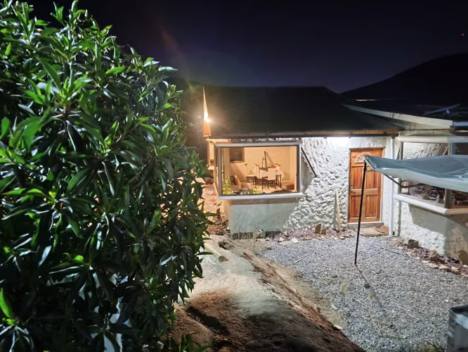 VENDO O PERMUTO TERRENO CON DOS CASA POR PARCELA EN EL SUR