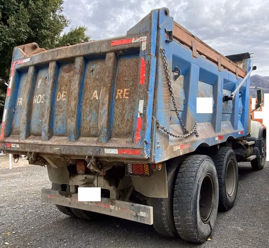 Camión Tolva Mack Granite CV713 año 2007 6x4 17 m3 288000 Kms
