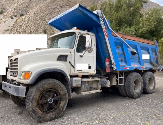 Camión Tolva Mack Granite CV713 año 2007 6x4 17 m3 288000 Kms