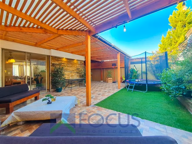 Casa en venta 3 Dormitorios en Maipú - Condominio cerrado