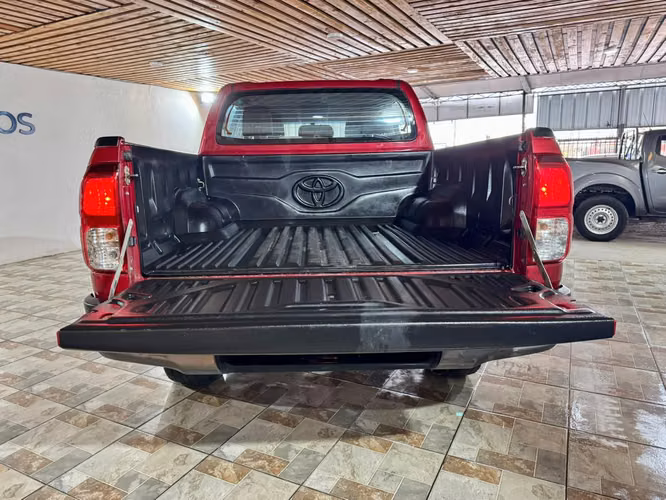 TOYOTA HILUX DX 4x4