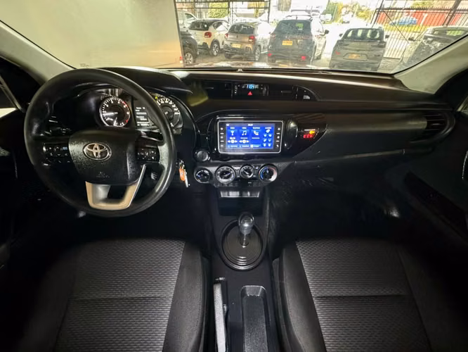 TOYOTA HILUX DX 4x4