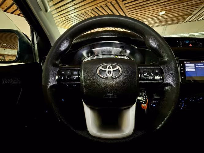 TOYOTA HILUX DX 4x4