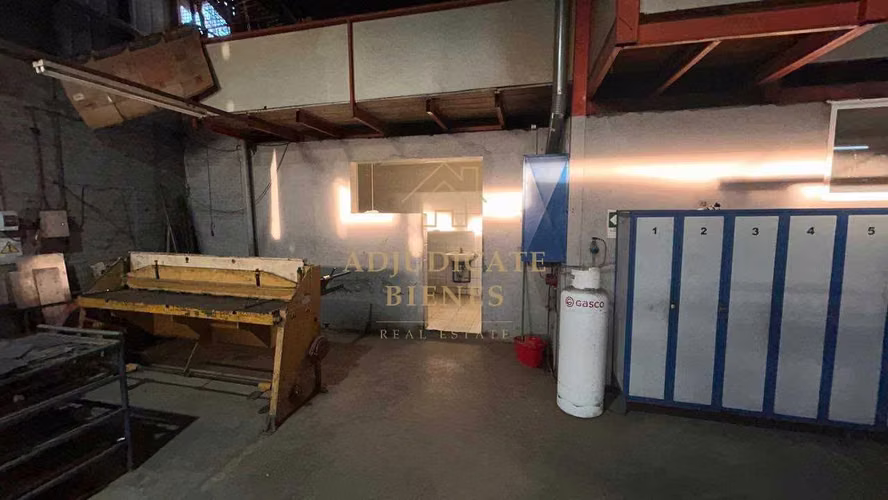 Venta Industria en Departamental con Gran Av  (168287)
