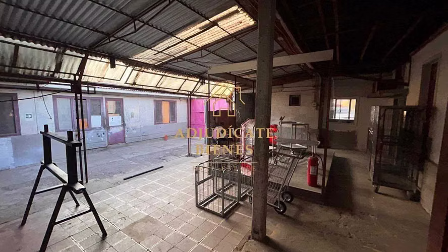 Venta Industria en Departamental con Gran Av  (168287)