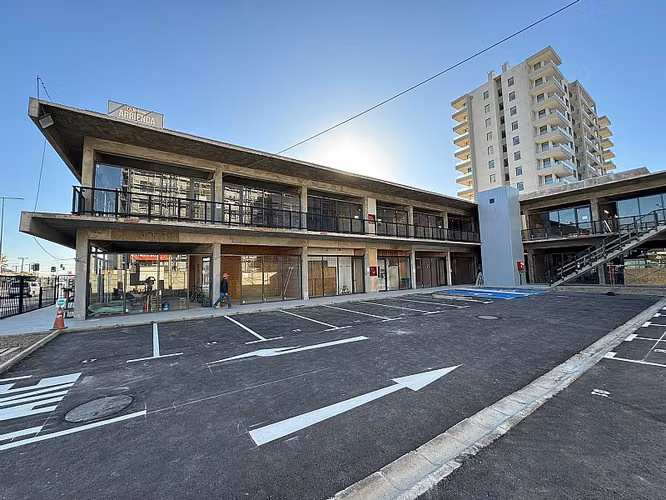 ARRIENDO LOCAL COMERCIAL NUEVO DE 58 M2 AV.ALBERDI