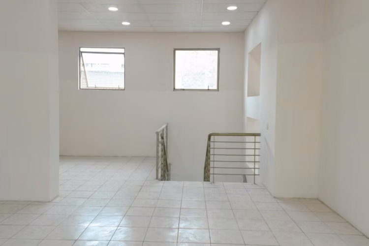 SE ARRIENDA LOCAL 276 M2