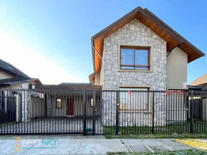 Casa en venta de 3 dorm. frente colegio Pumahue, Temuco